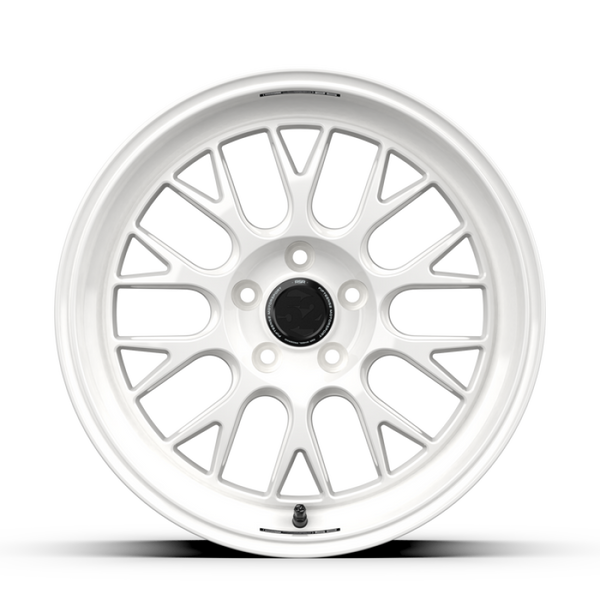 fifteen52 Holeshot RSR 18x9.5 5x114.3 38mm ET 73.1mm Center Bore Rally White